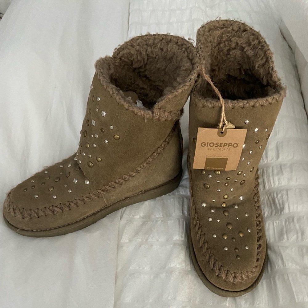 NWT GIOSEPPO wedge moccasin furry boots